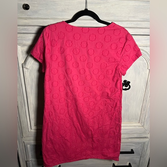 Vineyard Vines Hot Pink Daisy Embroidered Cotton Split Neck Shift Sundress - Picture 6 of 6